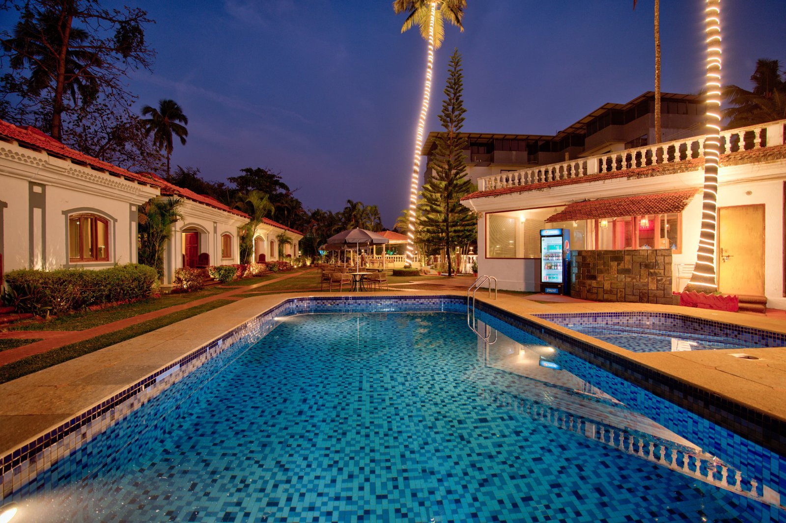 best hotels near anjuna beach goa